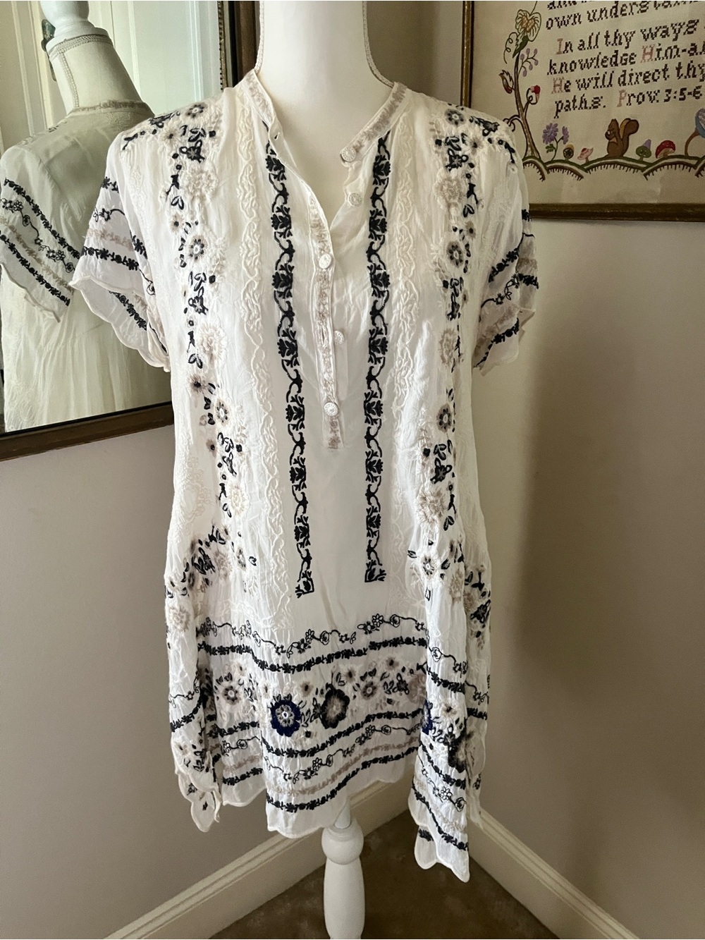 Johnny Was White Tunic with Black Embroidery